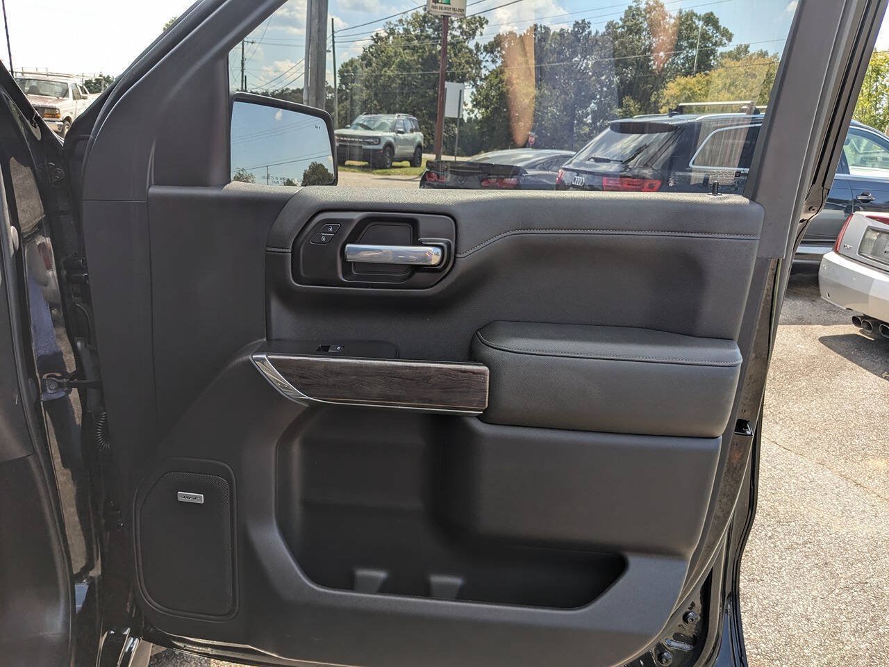 Used 2021 Chevrolet Silverado 1500 LTZ w/ LTZ Convenience Package II AWD/4WD image 11