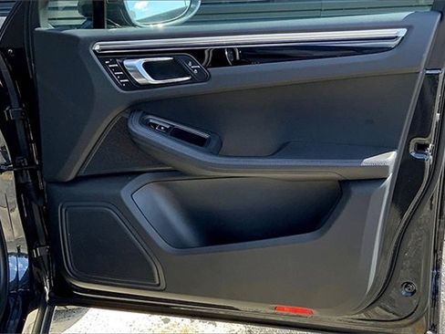 Used 2023 Porsche Macan image 29