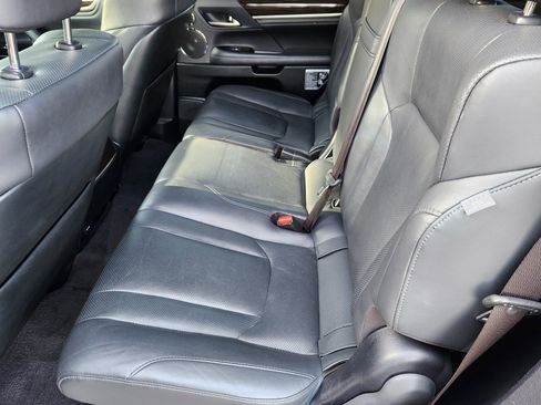 Used 2021 Lexus LX 570 4WD w/ 3rd Row & Luxury Pkg image 17