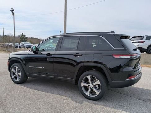 New 2026 Jeep Grand Cherokee Limited w/ Luxury Tech Group II AWD/4WD image 5