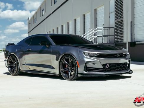Used 2020 Chevrolet Camaro SS RWD image 7