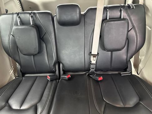 Used 2023 Chrysler Pacifica Touring-L FWD image 36