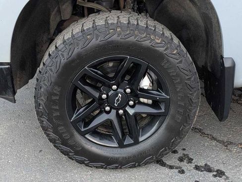 Used 2024 Chevrolet Silverado 1500 Custom Trail Boss w/ LPO, Dark Essentials Package AWD/4WD image 12