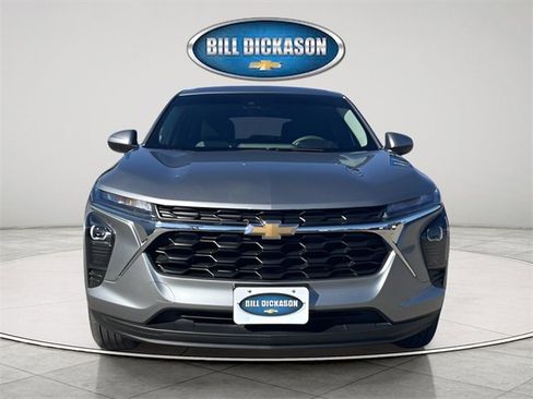 Used 2025 Chevrolet Trax LS w/ LS Convenience Package image 2