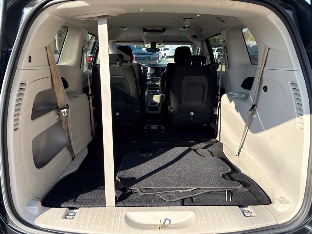 Used 2018 Chrysler Pacifica Touring Plus w/ Tire & Wheel Group FWD image 44