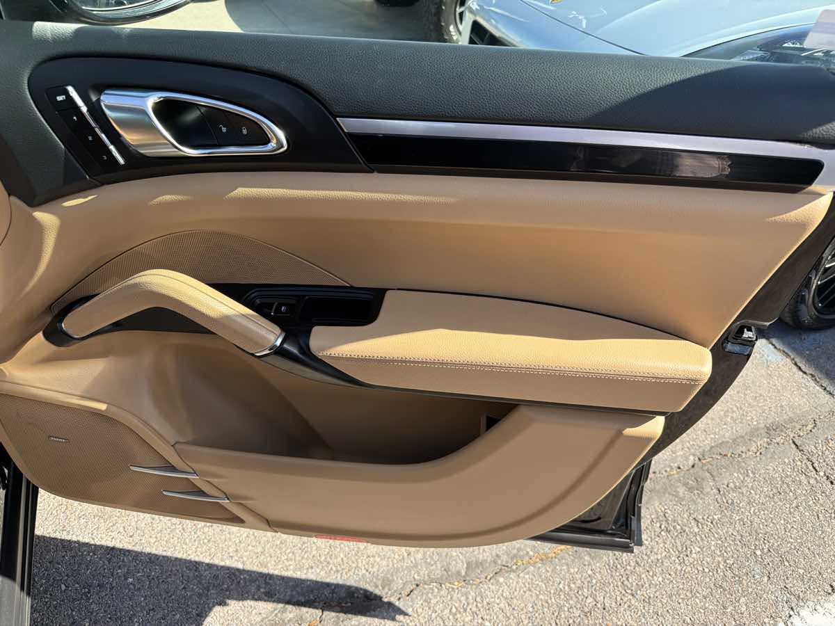 Used 2018 Porsche Cayenne Platinum Edition AWD/4WD image 18