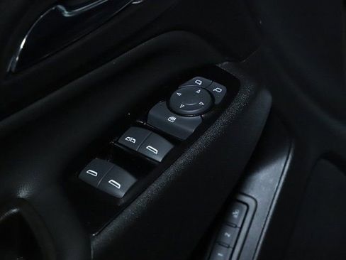 Used 2023 Chevrolet Equinox Premier image 17