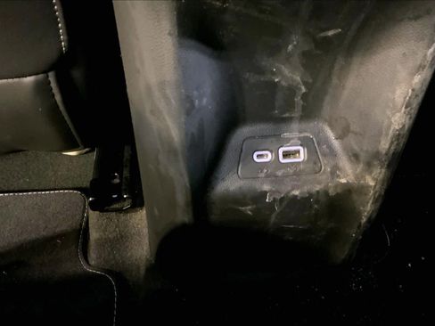 Used 2023 Buick Envision Essence image 34