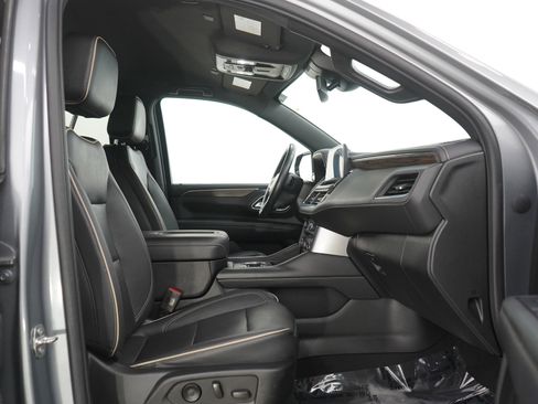 Used 2023 Chevrolet Suburban Premier AWD/4WD image 11