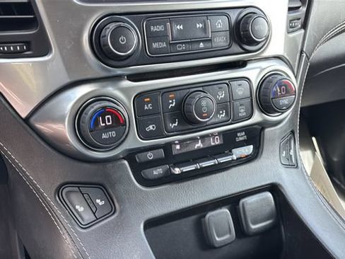 Used 2020 Chevrolet Suburban LT AWD/4WD image 30