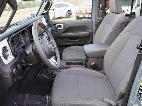 Certified 2025 Jeep Wrangler Unlimited Sahara w/ Safety Group image 17