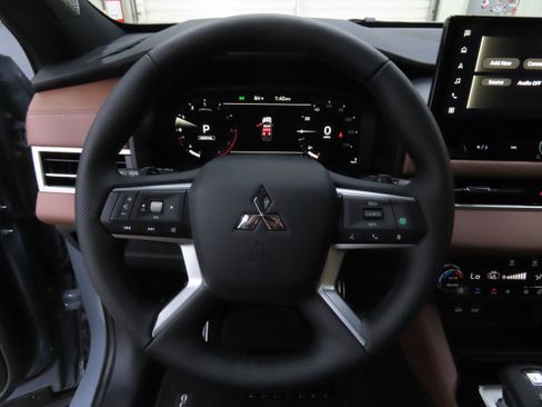 New 2025 Mitsubishi Outlander SEL image 13