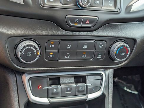 Used 2024 GMC Terrain SLE image 24