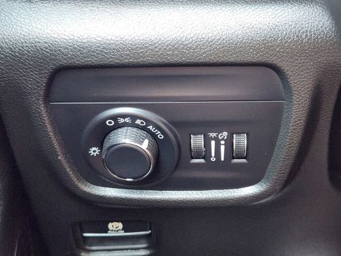 Used 2024 Jeep Grand Cherokee Altitude image 24