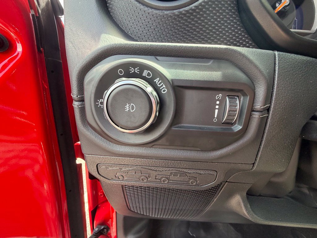 Certified 2025 Jeep Wrangler Unlimited Rubicon w/ Convenience Group AWD/4WD image 37