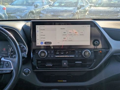 Used 2023 Toyota Highlander XLE image 20