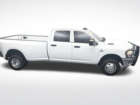 Used 2024 RAM 3500 Tradesman w/ Chrome Appearance Group AWD/4WD image 32