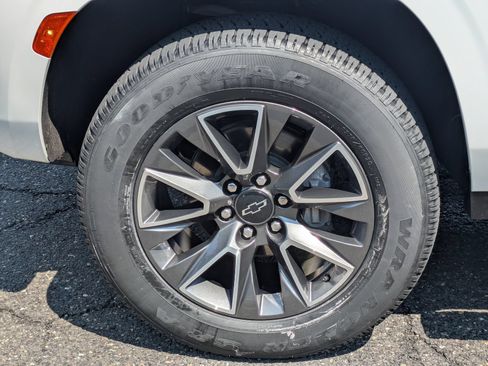 Used 2024 Chevrolet Tahoe Z71 w/ Z71 Off-Road Package AWD/4WD image 31