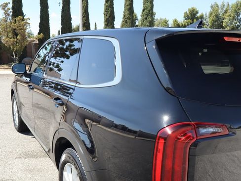 Used 2022 Kia Telluride LX FWD image 16
