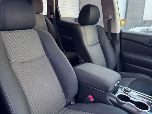 Used 2017 Nissan Pathfinder SV image 20