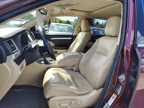 Used 2015 Toyota Highlander XLE AWD/4WD image 9