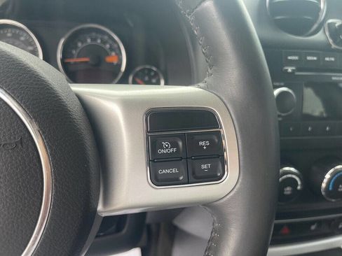 Used 2016 Jeep Compass Latitude image 32