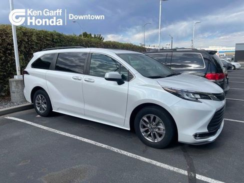 Used 2023 Toyota Sienna XLE w/ XLE Plus Package AWD/4WD image 1
