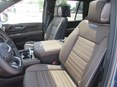 New 2026 GMC Yukon Denali Ultimate AWD/4WD image 11