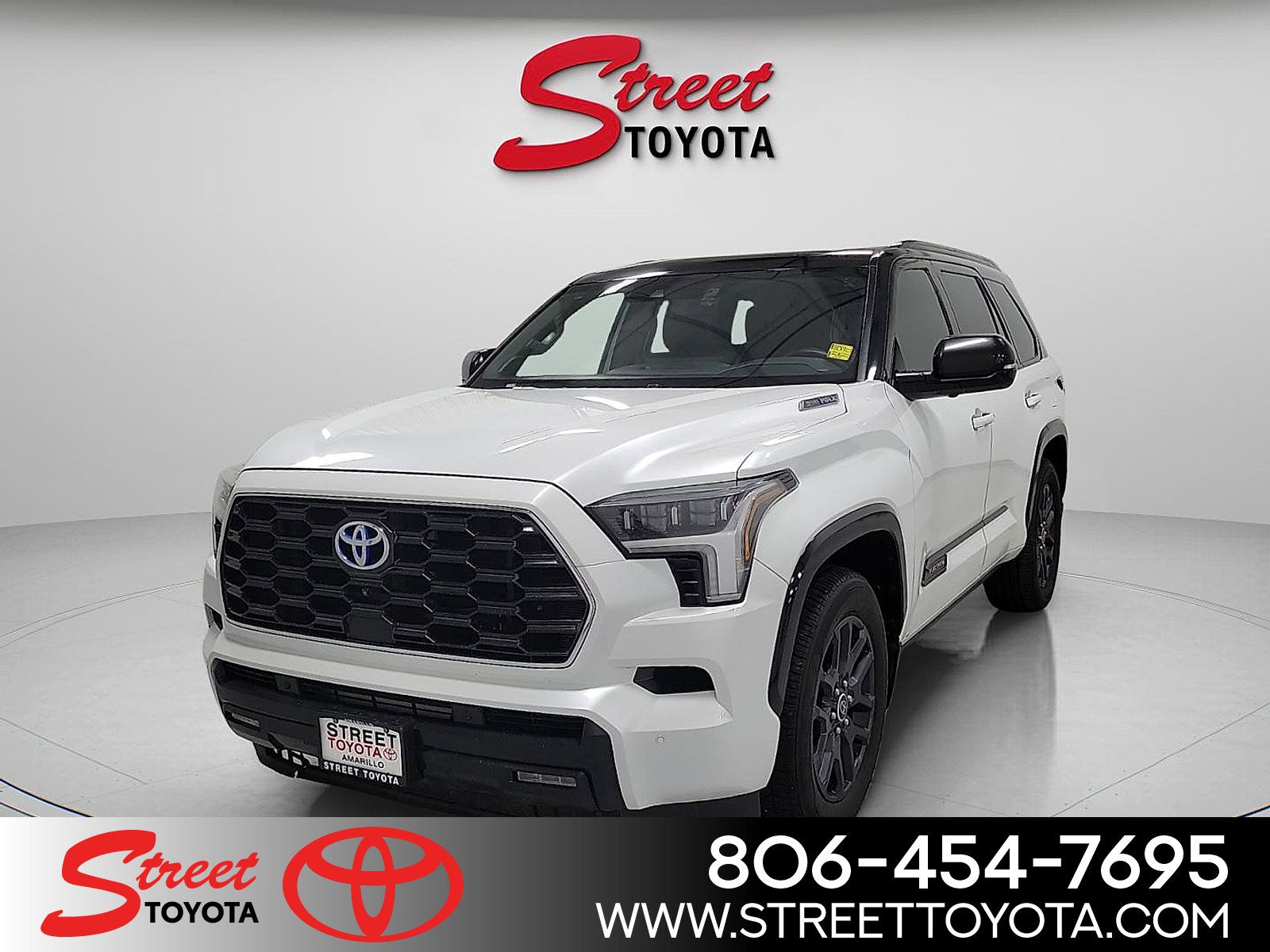 Certified 2023 Toyota Sequoia Platinum AWD/4WD image 1