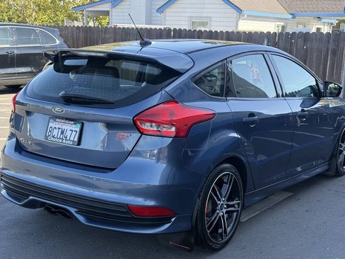 Used 2018 Ford Focus ST w/ Equipment Group 401A FWD image 6