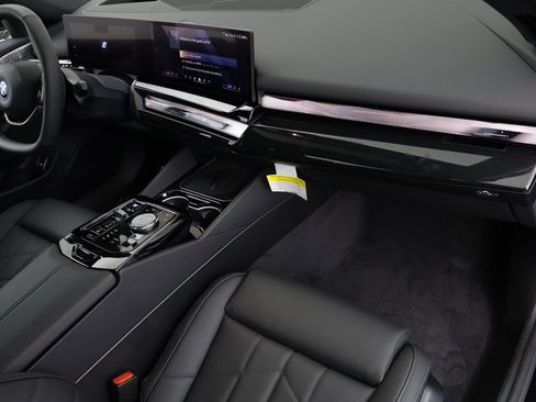 New 2025 BMW i5 xDrive40 w/ Premium Package image 21