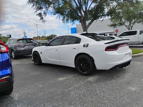 Used 2018 Dodge Charger R/T w/ Blacktop Package RWD image 9