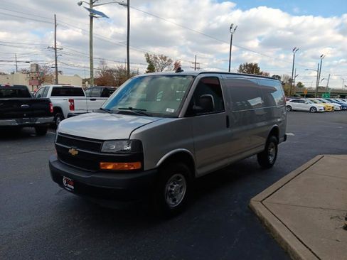 Used 2020 Chevrolet Express 3500 w/ Driver Convenience Package image 7