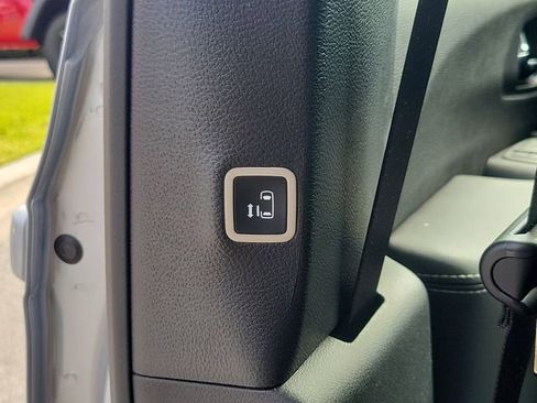 New 2026 Chrysler Pacifica Select w/ S Appearance Package image 11