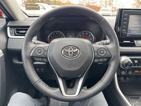 Used 2022 Toyota RAV4 XLE Premium image 24
