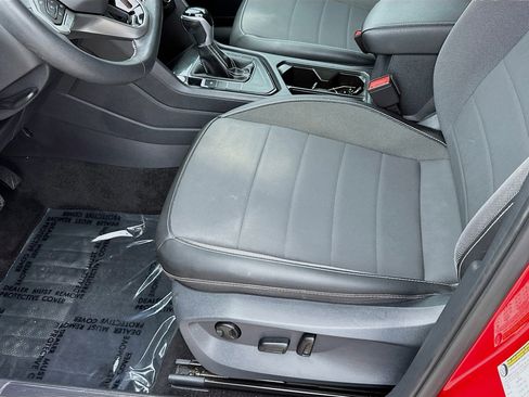 Used 2023 Volkswagen Taos SE image 17