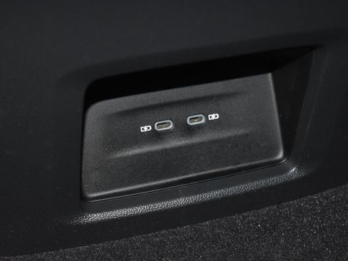 Used 2025 Volkswagen Atlas SE image 16