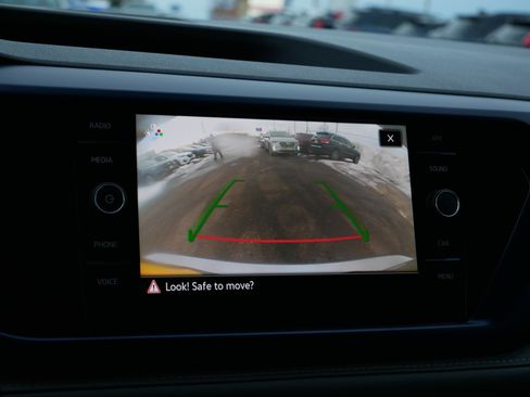 Used 2024 Volkswagen Taos SE w/ Panoramic Sunroof Package image 25