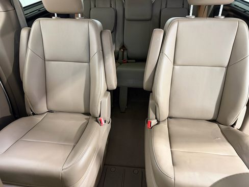 Used 2012 Volkswagen Routan SE image 25