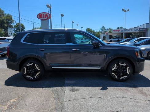 Used 2025 Kia Telluride S FWD image 4