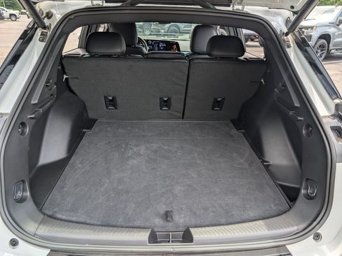 Used 2024 Chevrolet Equinox EV LT FWD image 18