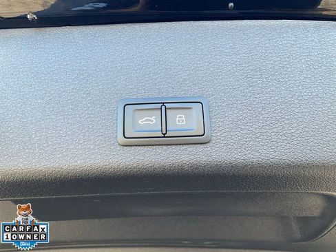 Used 2019 Audi e-tron Prestige w/ Prestige Package image 11