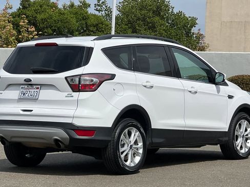 Used 2017 Ford Escape SE w/ SE Leather Comfort Package image 2