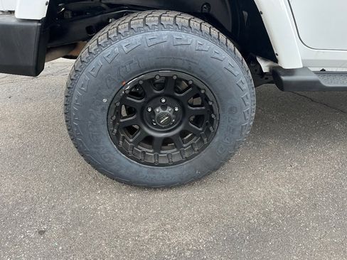 Used 2015 Jeep Wrangler Unlimited Sahara w/ Connectivity Group image 62