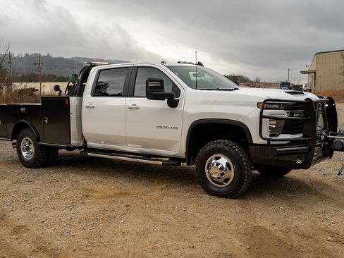 New 2026 Chevrolet Silverado 3500 LT w/ Convenience Package image 15