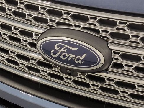 Used 2021 Ford Explorer Limited w/ Equipment Group 301A image 12