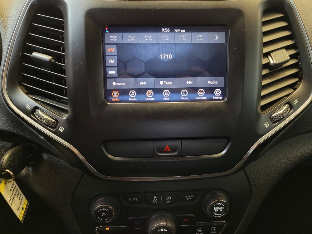 Used 2019 Jeep Cherokee Latitude w/ Popular Appearance Group AWD/4WD image 25