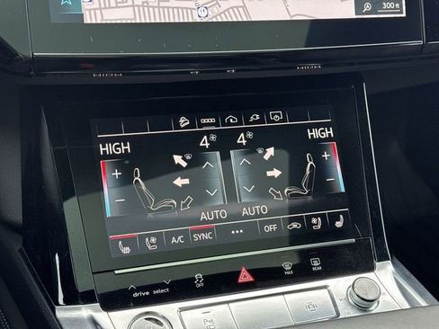 Used 2024 Audi Q8 e-tron Premium Plus w/ Premium Plus Package image 21