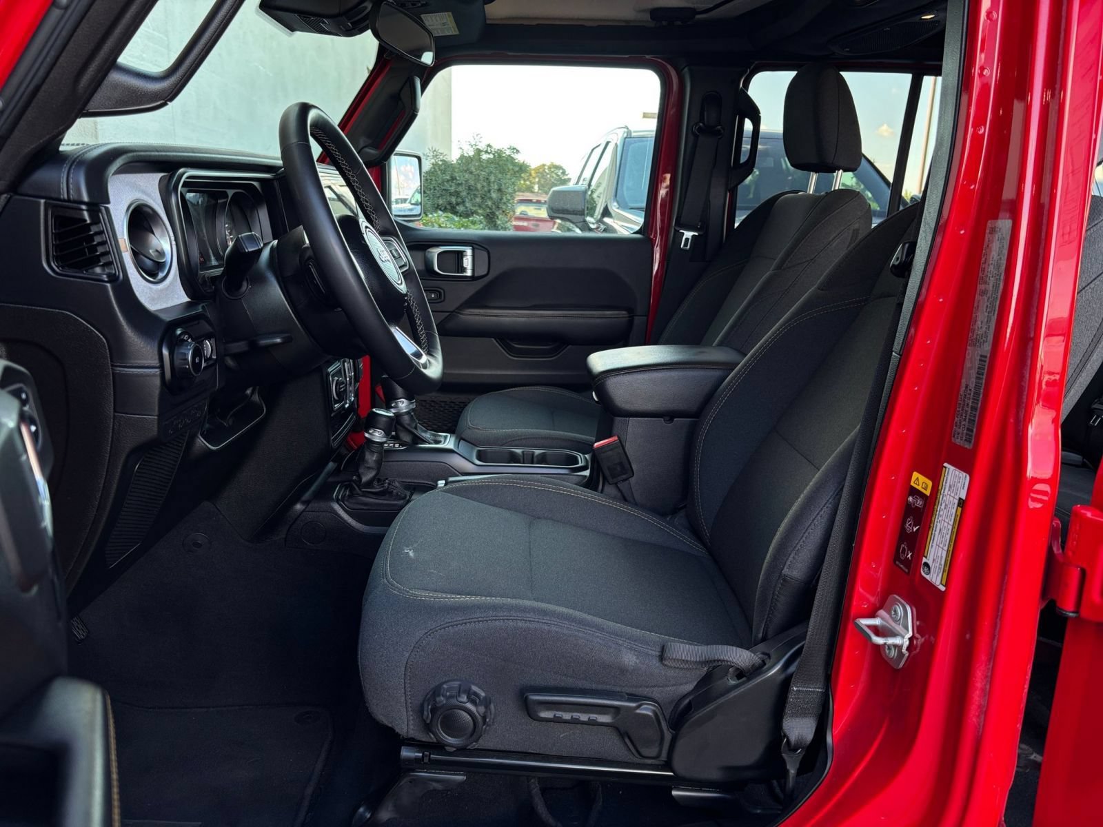 Used 2025 Jeep Wrangler Unlimited Sahara AWD/4WD image 26