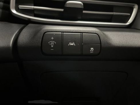 Used 2021 Hyundai Elantra Limited image 25